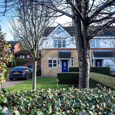 Villa Guildford Townhouse With Parking Extérieur photo